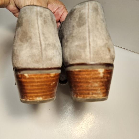 Vionic Size 7 Suede Ankle Boot 1.8" Heel Rubber Sole Side Zip Almond Closed Toe - Picture 6 of 11